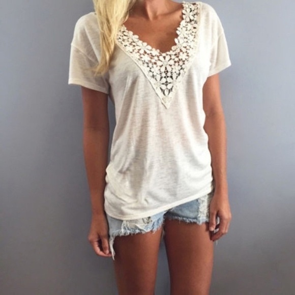 ✅HOST Pick✅ Short Sleeve Crochet Design Top, Size Large - Picture 6 of 7